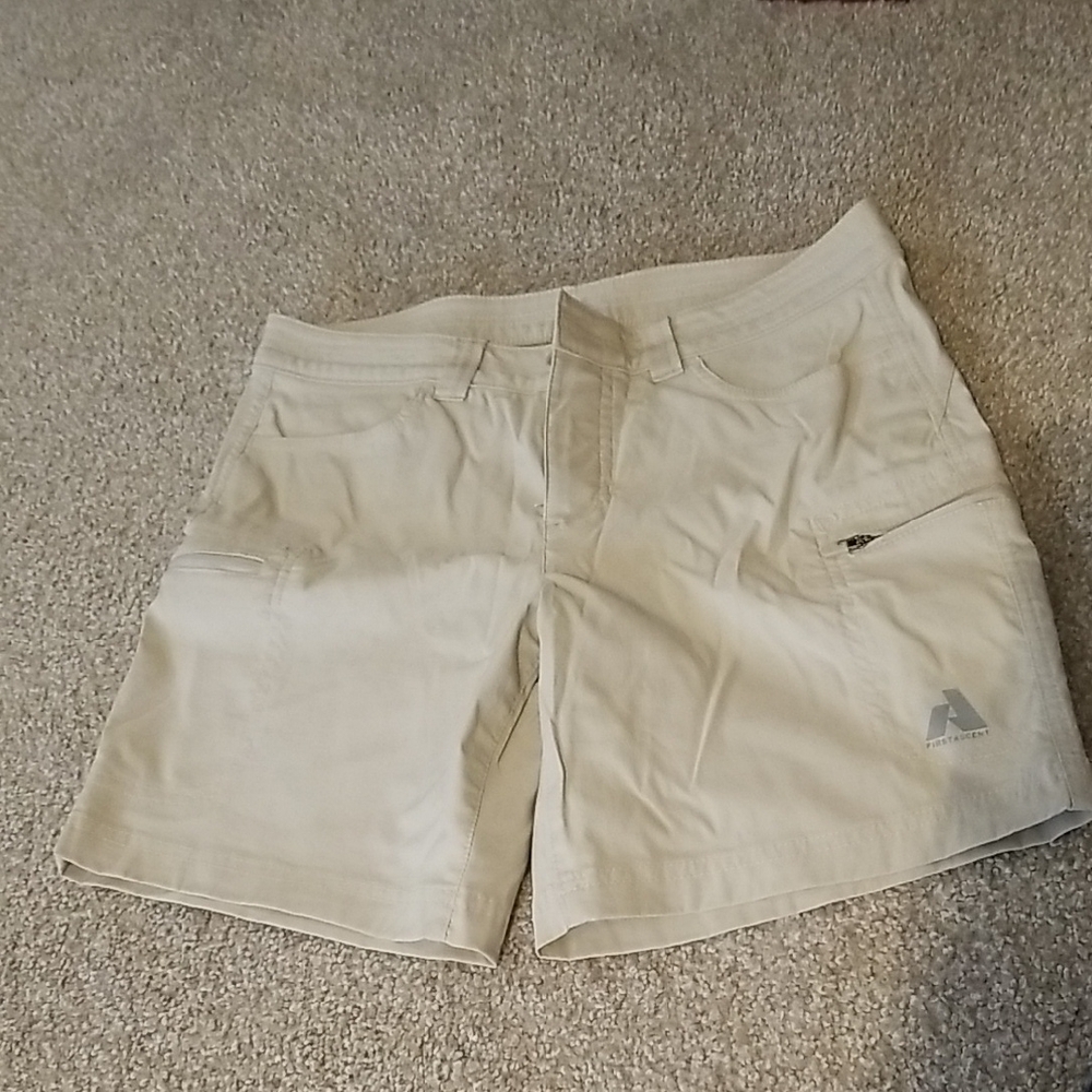 Eddie Bauer Women's Beige Shorts Size 6